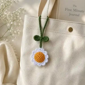 crochet daisy bagcharm demonstration