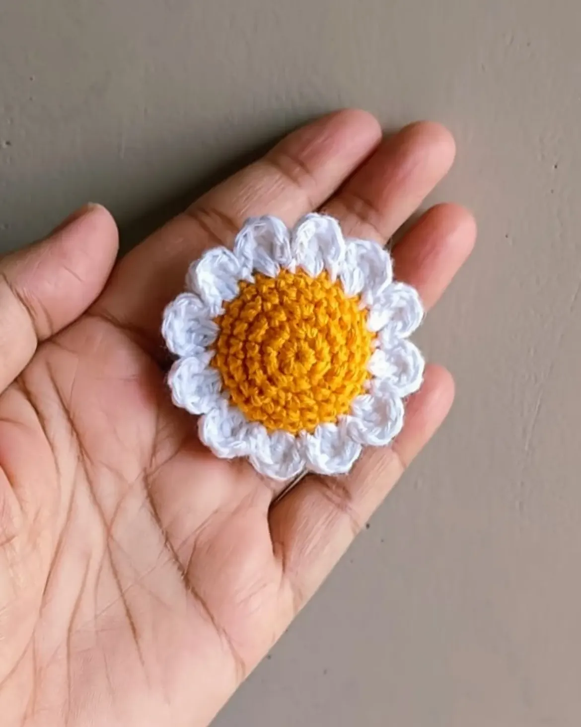 white daisy crochet hair tie in india white daisy crochet hair tie in india